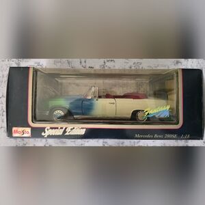 Maisto Special Edition 1:18 Mercedes-Benz 280SE Convertible diecast model